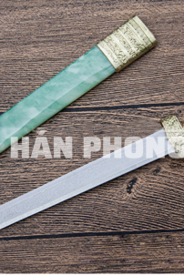Kiếm Hán Phong Thủy Hoạ Tiết Mã Não Kim Loại Xanh 28cm