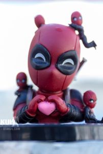 Mô Hình Figure Deadpool Thả Tim