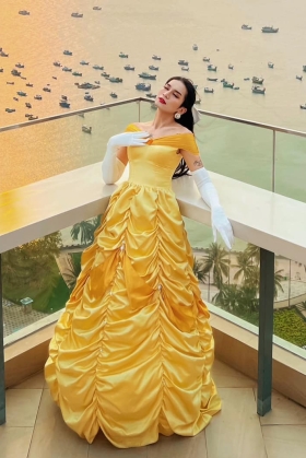 Trang Phục Bella Trong Người Đẹp Và Quái Vật