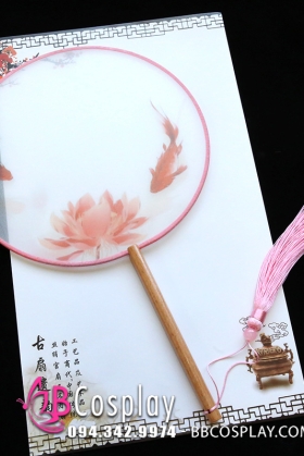 Quạt Tròn Cán Tre Tiểu Khả Ái Cá Chép Vàng