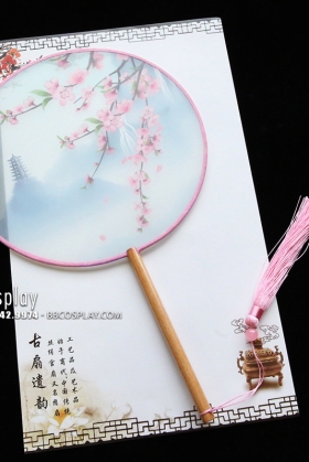 Quạt Tròn Đào Trên Núi