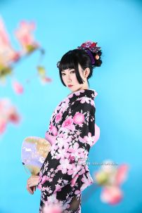 Yukata Đen Hoạ Tiết Hoa Màu Hồng