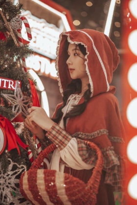 Đầm Cô Bé Bán Diêm Xịn Xò Chụp Giáng Sinh