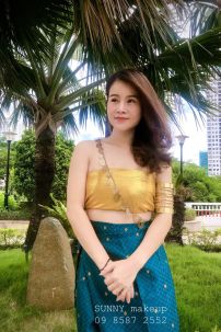 Trang Phục Thái Lan Sexy Áo Vàng - Váy Xanh Lam Viền Gấm Nâu