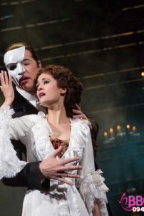 Mặt Nạ Trắng Phantom - Bóng Ma Trong Nhà Hát Opera