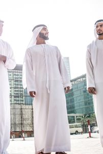 Đồ Truyền Thống Của UAE - Mẫu Chỉ Áo Cổ Tròn