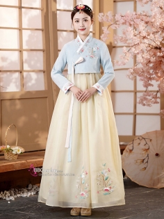 Hanbok Áo Xanh Cổ Thêu Váy Voan Vàng Thêu Hoa Mẫu Mới