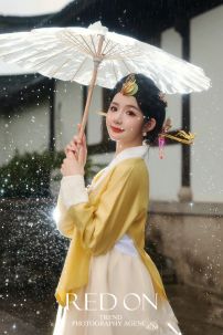 Hanbok Gấm Cao Cấp Chuẩn Hàn Áo Vàng Váy Trắng Kem