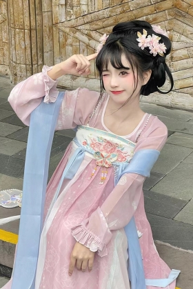 Hán Phục Xuân Hoa Tiên Vũ