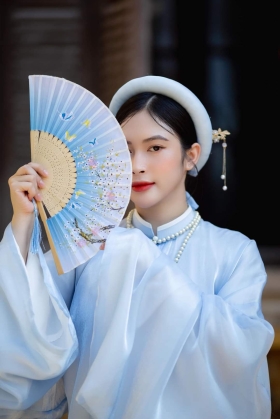 Áo Ngũ Thân Xanh Lơ Chất Tơ Có Khoác Voan