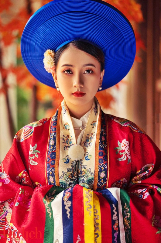 VIỆT PHỤC ĐỎ NỮ CƠ BẢN