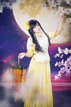 Sườn Xám Cách Điệu Vàng