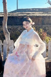 Hanbok Hàn Quốc Hiện Đại Áo Trắng Váy Hoa