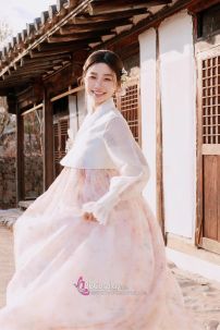 Hanbok Hàn Quốc Hiện Đại Áo Trắng Váy Hoa