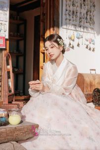 Hanbok Hàn Quốc Hiện Đại Áo Trắng Váy Hoa