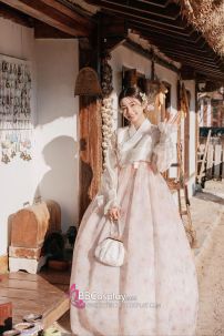 Hanbok Hàn Quốc Hiện Đại Áo Trắng Váy Hoa