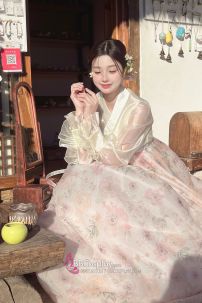 Hanbok Hàn Quốc Hiện Đại Áo Trắng Váy Hoa