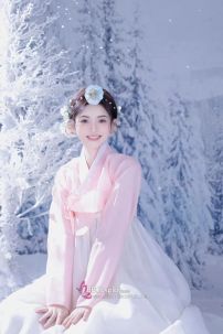 Hanbok Hàn Quốc Hiện Đại Áo Hồng Váy Trắng Pastel