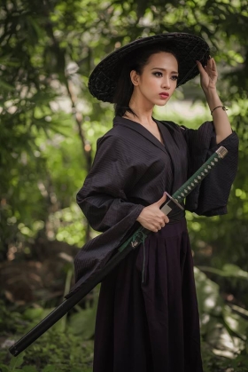 Hakama Nữ Đen (Nữ Võ Sĩ Đạo)