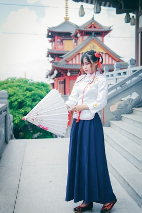 Sườn Xám Cách Điệu Áo Trắng Váy Xanh