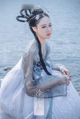 Hán Phục Lãnh Nhai