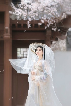 Trang Phục Hằng Nga Vinh Cơ Tuyết