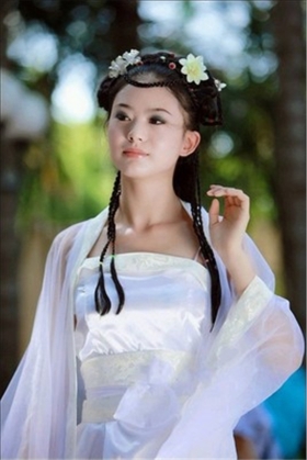 Trang Phục Hằng Nga - Trắng Viền Gấm Trắng