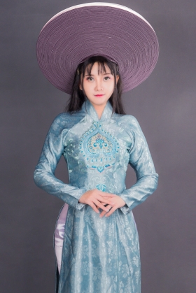 Áo Dài Gấm Xanh Thêu Hoa