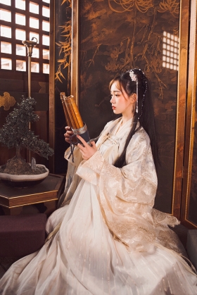 Hán Phục Quý Phi Vinh Cơ Tone Kem